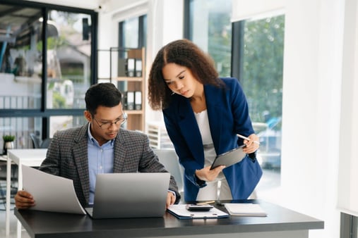 Two struggling business people 