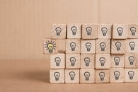 A set of lightbulb blocks, with one lightbulb coming out of the stack 